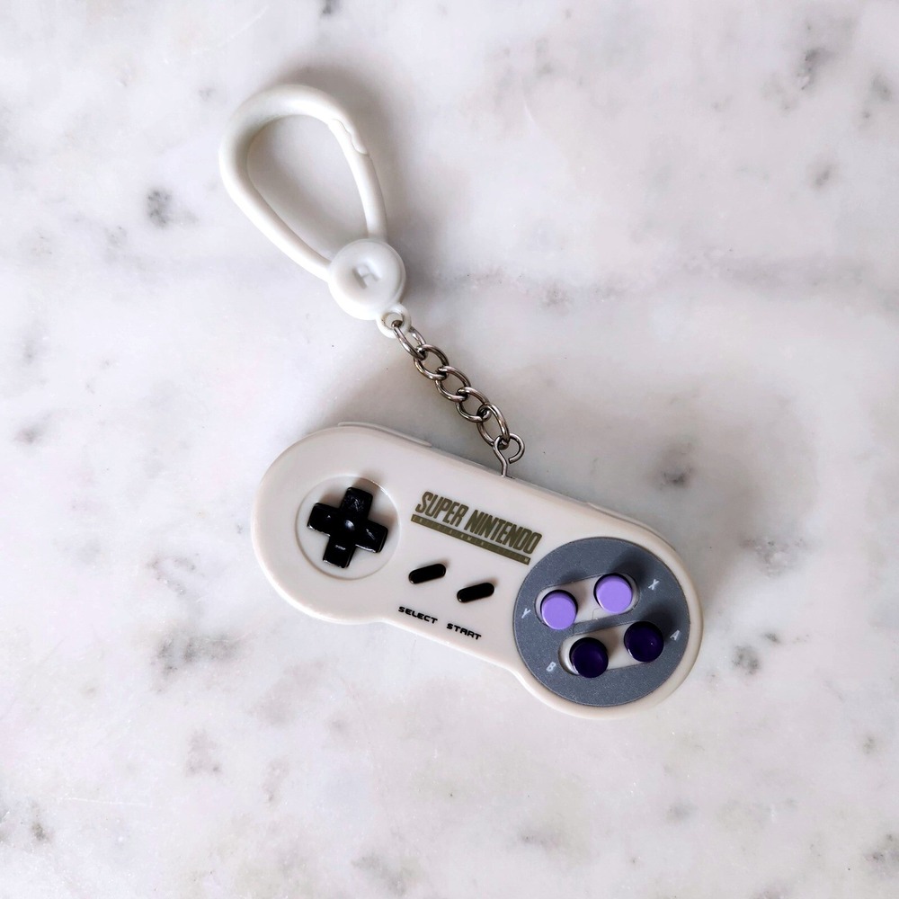 Nintendo Super Nintendo Controller Keychain SNES Game Console Keyring